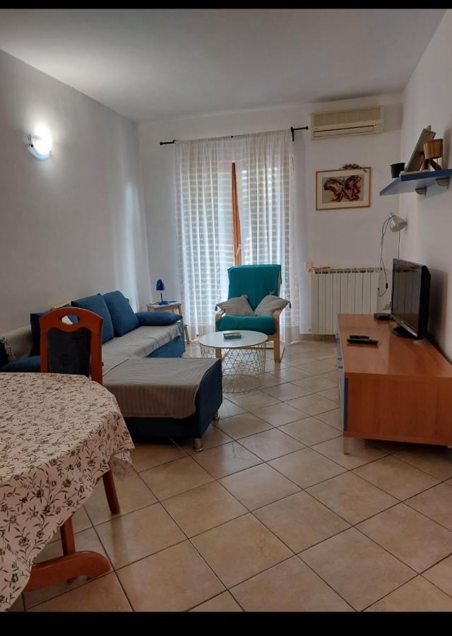 Apartments Graciela Pula Exterior photo