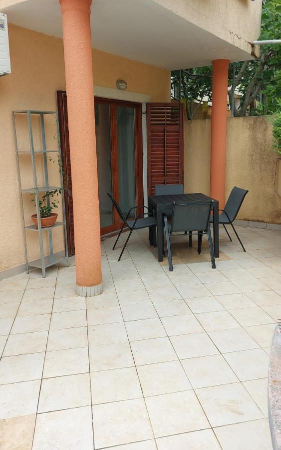 Apartments Graciela Pula Exterior photo